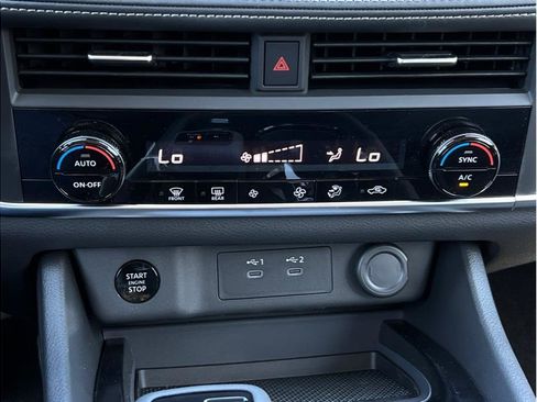 Used 2025 Nissan Rogue SV image 15