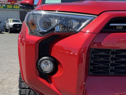 Used 2020 Toyota 4Runner SR5 Premium w/ Moonroof Package AWD/4WD image 34