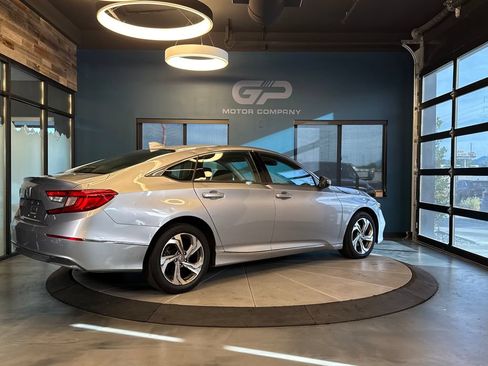 Used 2018 Honda Accord EX image 3
