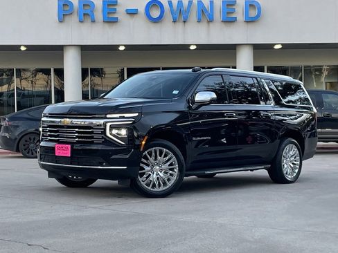 Used 2025 Chevrolet Suburban Premier image 1