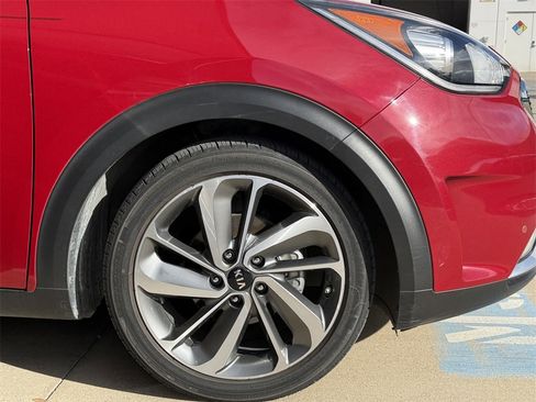 Used 2017 Kia Niro Touring w/ Advanced Technology Package image 5