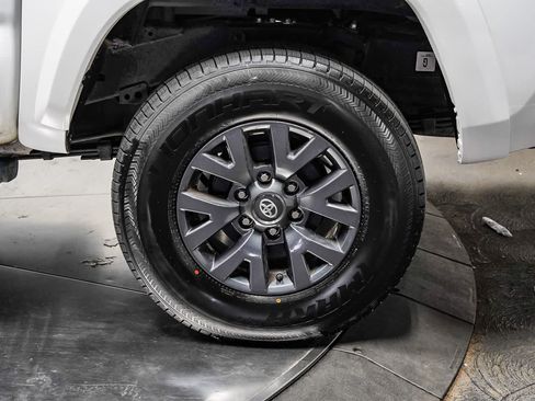 Certified 2023 Toyota Tacoma SR5 AWD/4WD image 11