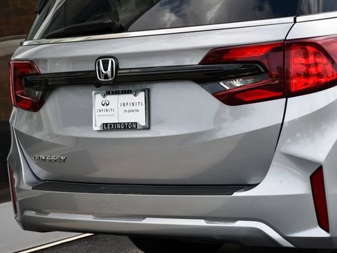 Used 2025 Honda Odyssey EX-L image 30