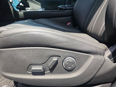 Used 2025 Genesis G80 2.5T AWD/4WD image 15