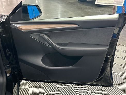 Used 2023 Tesla Model Y Long Range image 32