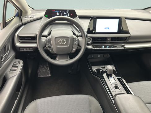 Used 2025 Toyota Prius LE FWD image 10