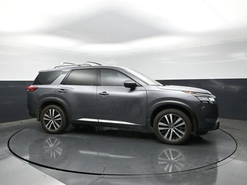 Used 2024 Nissan Pathfinder Platinum w/ Cargo Package AWD/4WD image 6