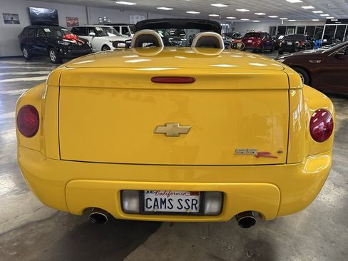 Used 2004 Chevrolet SSR w/ Preferred Equipment Group RWD image 6