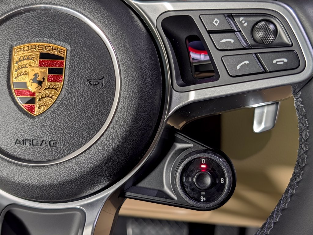 Used 2022 Porsche Cayenne Platinum Edition AWD/4WD image 35