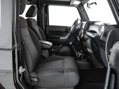 Used 2012 Jeep Wrangler Rubicon image 25