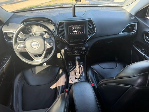Used 2019 Jeep Cherokee Latitude Plus w/ Cold Weather Group AWD/4WD image 32