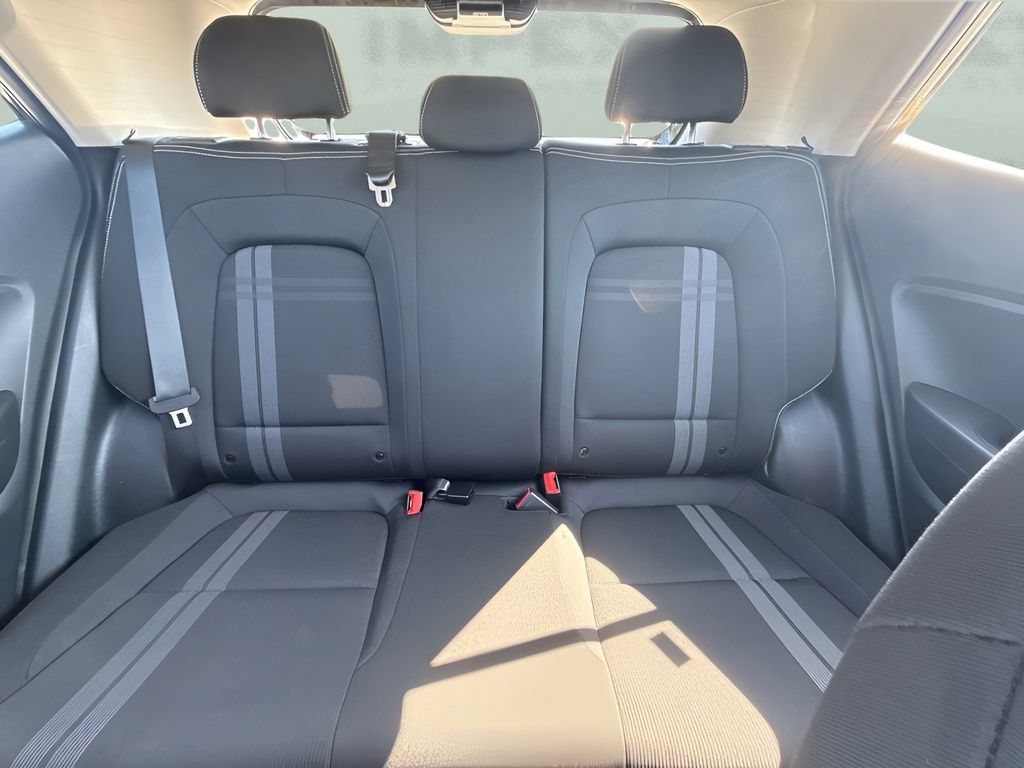 Used 2024 Hyundai Venue SEL FWD image 11