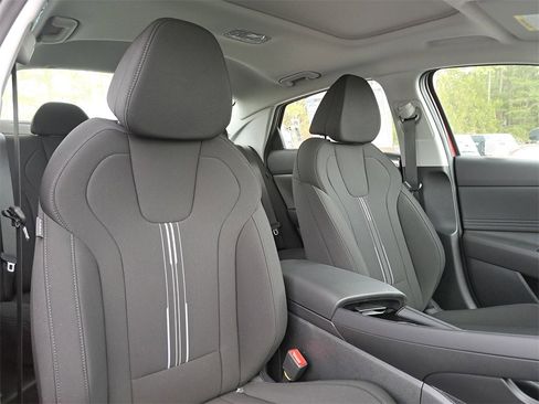 New 2024 Hyundai Elantra SEL w/ Convenience Package image 10