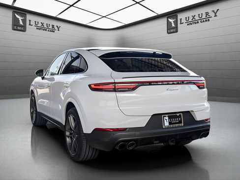 Used 2021 Porsche Cayenne Coupe w/ Premium Package AWD/4WD image 6
