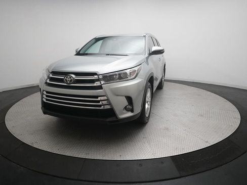 Used 2017 Toyota Highlander Limited AWD/4WD image 12