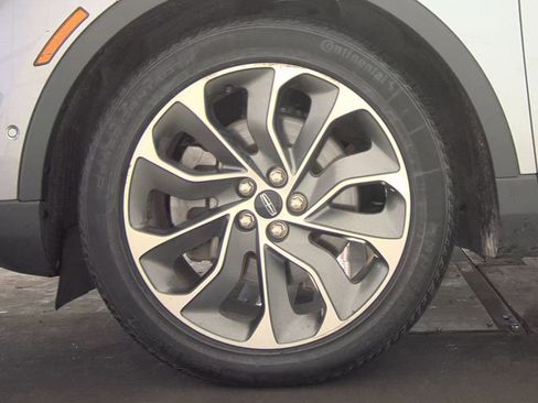 Used 2022 Lincoln Nautilus Reserve w/ Equipment Group 201A image 10