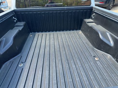 Used 2021 Toyota Tacoma SR5 AWD/4WD image 10