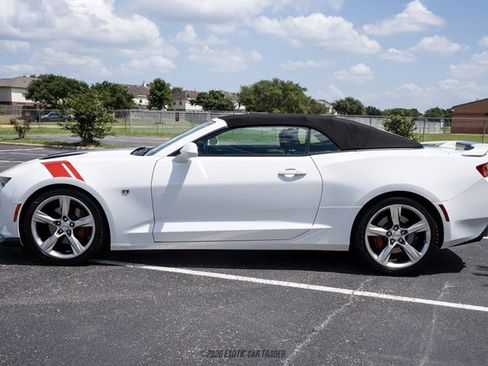 Used 2017 Chevrolet Camaro SS RWD image 15