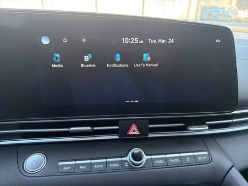Used 2025 Hyundai Elantra SEL FWD image 38