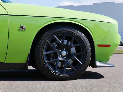 Used 2015 Dodge Challenger R/T Scat Pack w/ Leather Interior Group RWD image 14