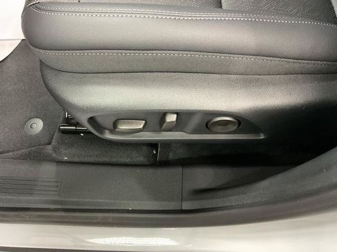 New 2026 Chevrolet Equinox LT w/ Convenience Package II AWD/4WD image 13