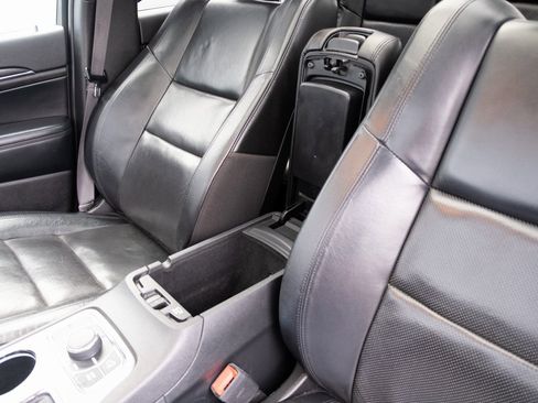 Used 2019 Jeep Grand Cherokee Limited w/ Luxury Group II image 11