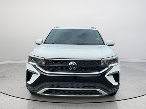 Used 2023 Volkswagen Taos SE FWD image 3