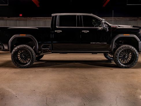 Used 2025 GMC Sierra 2500 Denali w/ Denali Reserve Package image 11