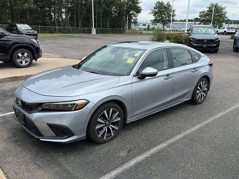 Used 2024 Honda Civic EX-L image 2