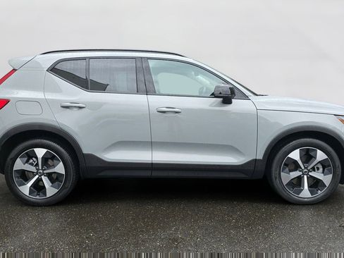 Certified 2024 Volvo XC40 B5 Core AWD/4WD image 4