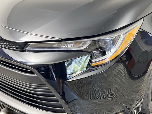 Used 2025 Toyota Corolla LE FWD image 12