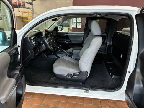 Used 2019 Toyota Tacoma SR image 20