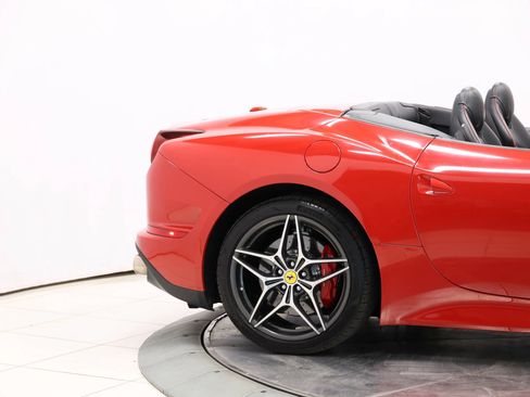 Used 2017 Ferrari California T RWD image 61