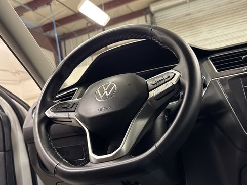 Used 2024 Volkswagen Tiguan SE image 12