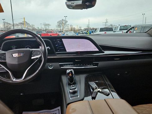 Used 2021 Cadillac Escalade Premium Luxury w/ LPO, Illumination Package image 5