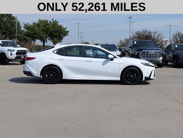 Used 2025 Toyota Camry SE FWD image 4