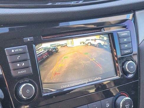 Used 2021 Nissan Rogue Sport S image 12