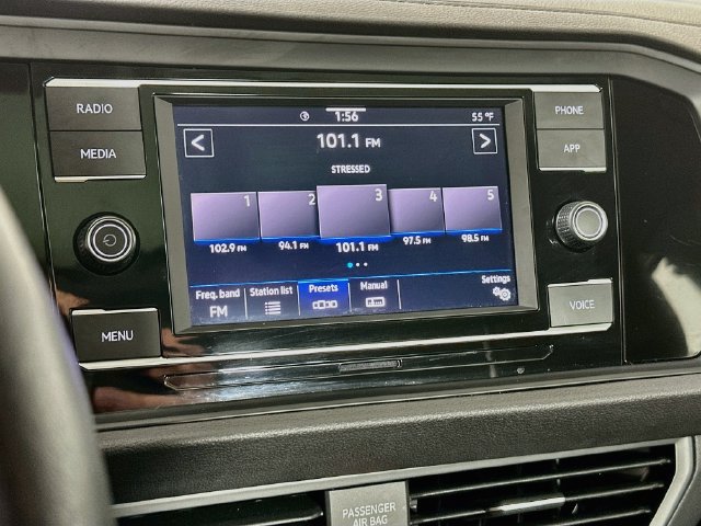 Certified 2024 Volkswagen Jetta SE w/ Panoramic Sunroof Package FWD image 15
