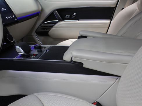 Used 2023 Land Rover Range Rover SE image 33