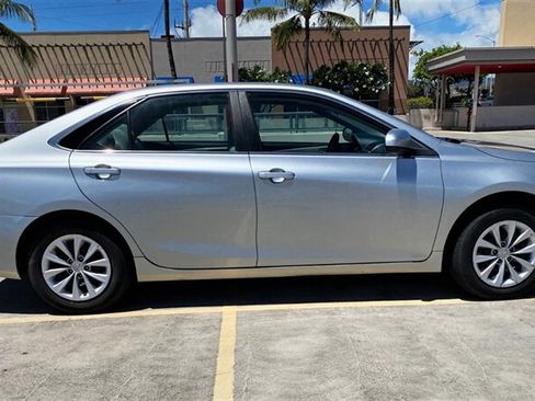 Used 2017 Toyota Camry LE FWD image 7