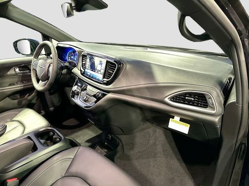 New 2026 Chrysler Pacifica Select image 29