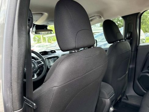 Used 2020 Jeep Renegade Latitude image 12