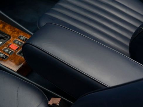 Used 1988 Mercedes-Benz 560 SL image 16