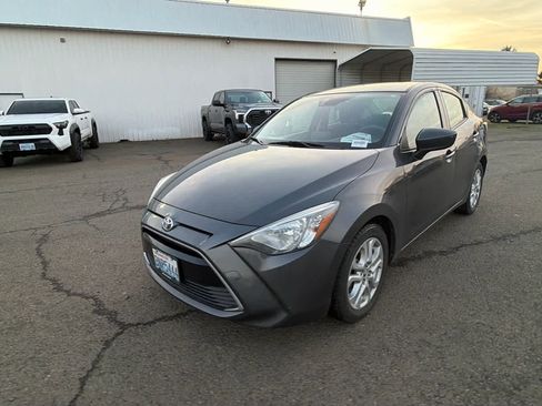 Used 2018 Toyota Yaris iA image 2