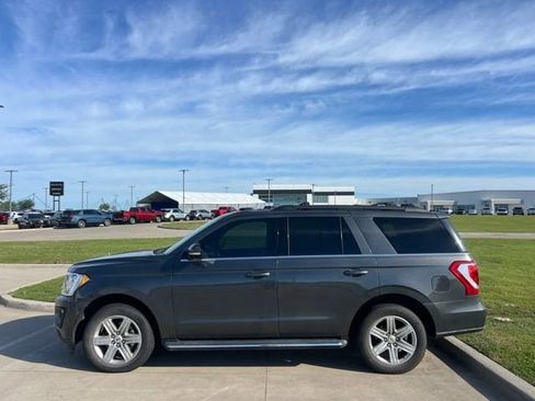 Used 2021 Ford Expedition XLT RWD image 3