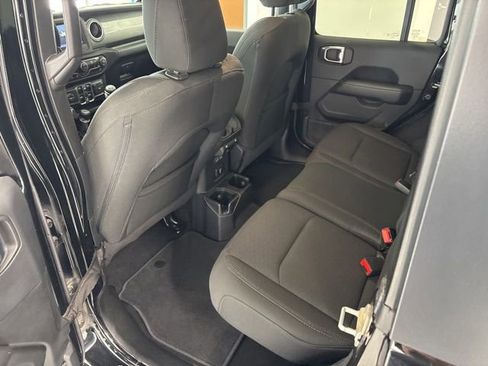 Used 2019 Jeep Wrangler Unlimited Sahara AWD/4WD image 21