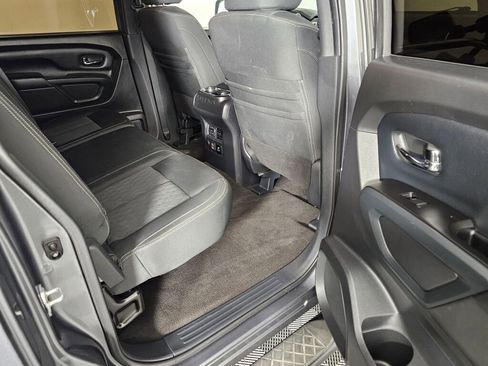 Used 2019 Nissan Titan SV w/ SV Convenience Package image 33
