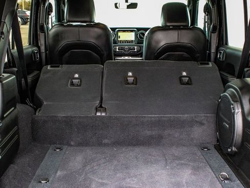 Used 2023 Jeep Wrangler Unlimited Sahara image 45