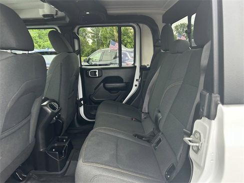 Used 2024 Jeep Gladiator Sport image 8