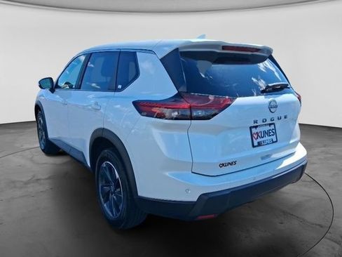Used 2025 Nissan Rogue SV FWD image 10